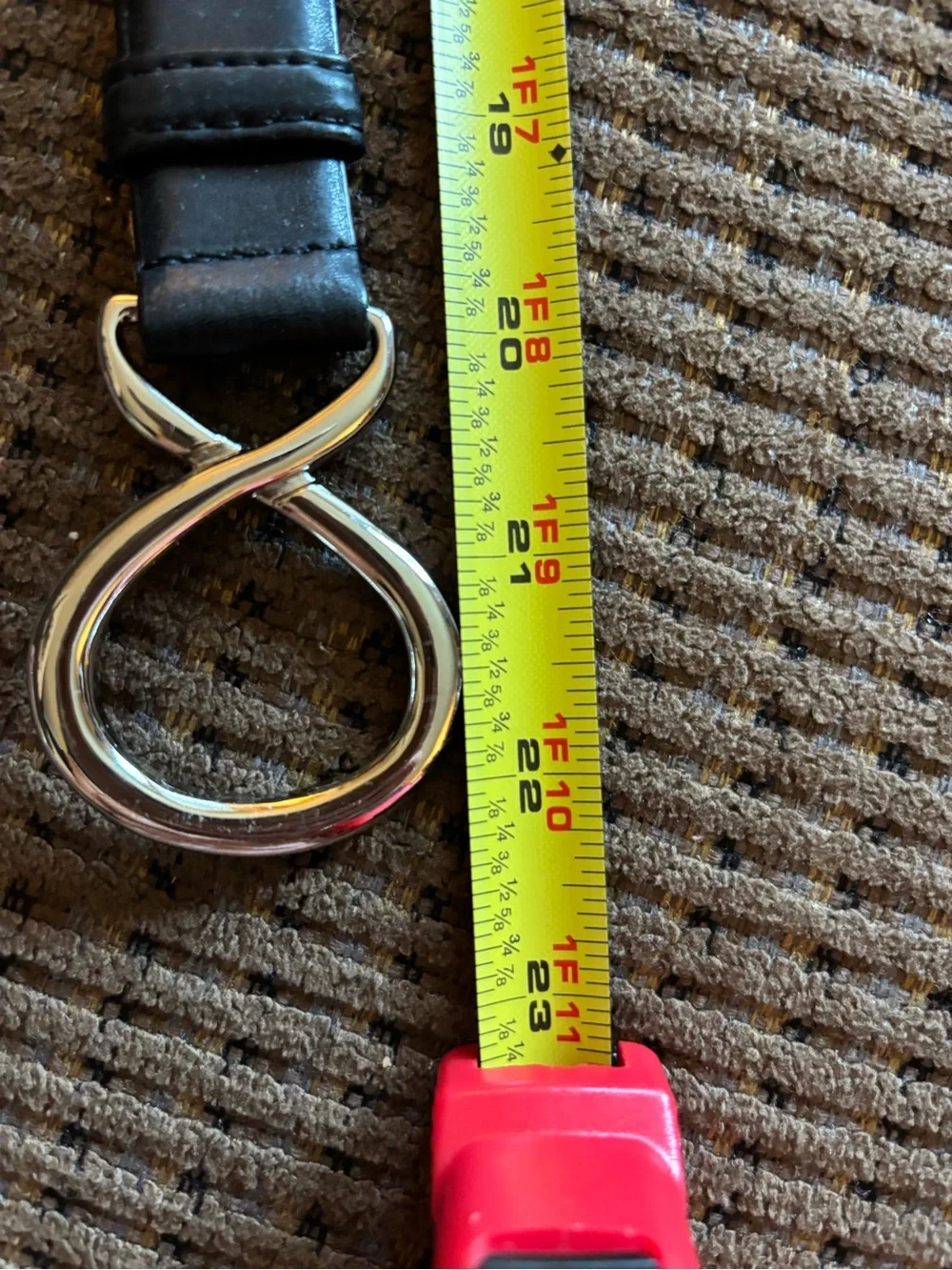 Ellen Tracy Adjustable Black Leather Hook Belt w Unique silvertone infinity loop